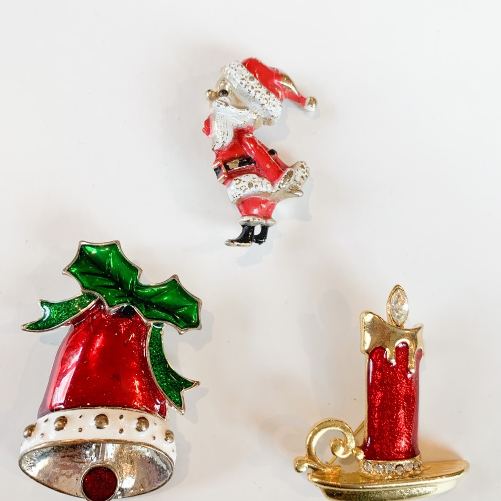 Festive Red and Green Christmas Ornaments Set